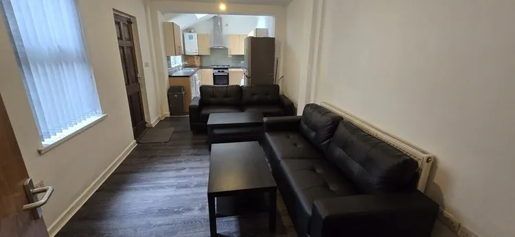 112 Lenton Boulevard // 7 Bed Student House NG7 2BZ - Thumbnail 2
